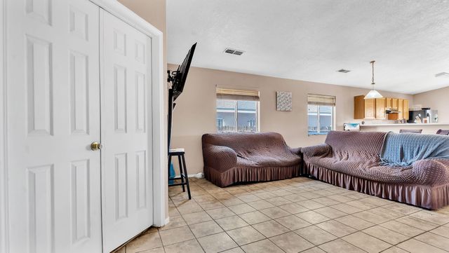 10408 Teal Road SW, Albuquerque, NM 87121