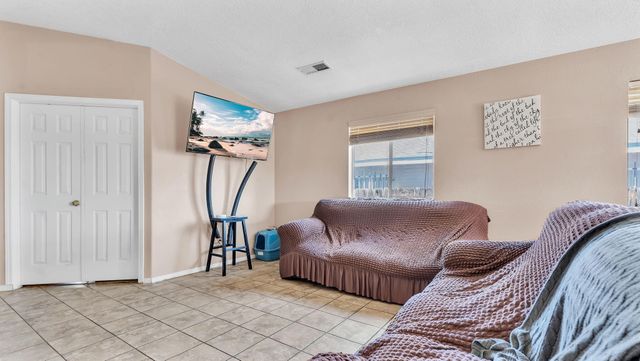 10408 Teal Road SW, Albuquerque, NM 87121