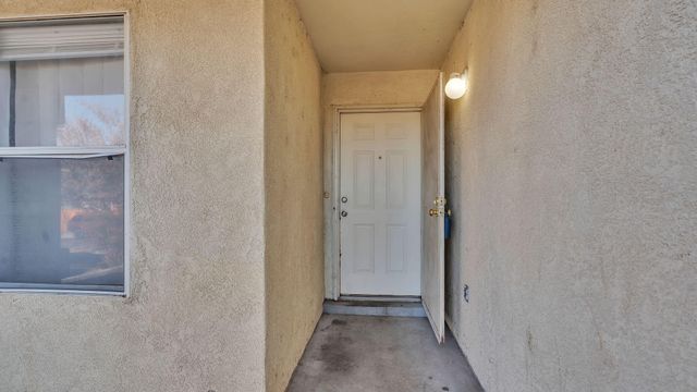 10408 Teal Road SW, Albuquerque, NM 87121