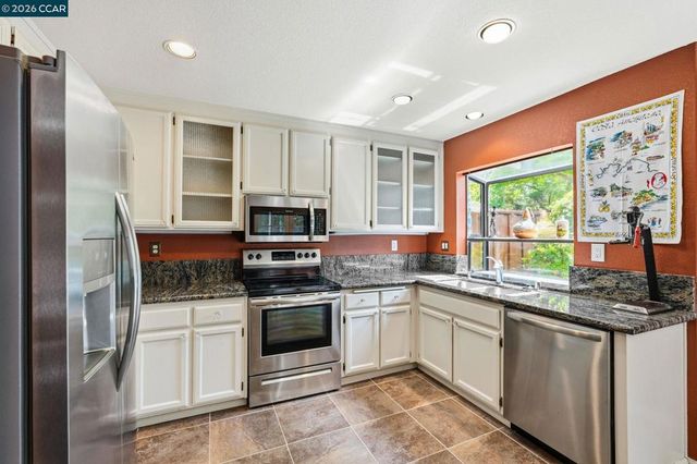 54 Garden View Ln, Pleasant Hill, CA 94523