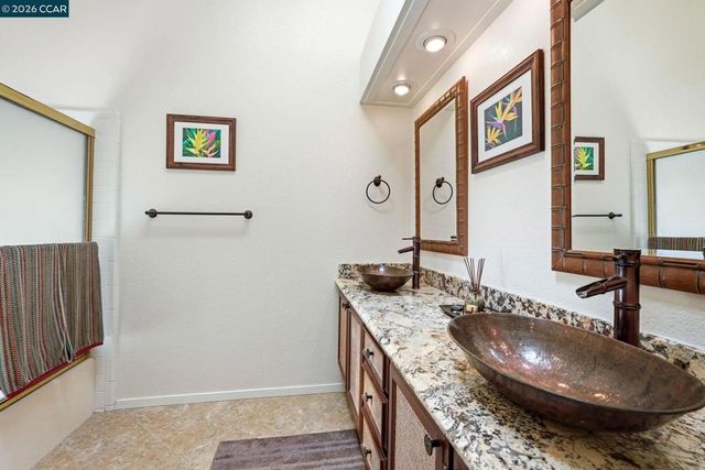 54 Garden View Ln, Pleasant Hill, CA 94523