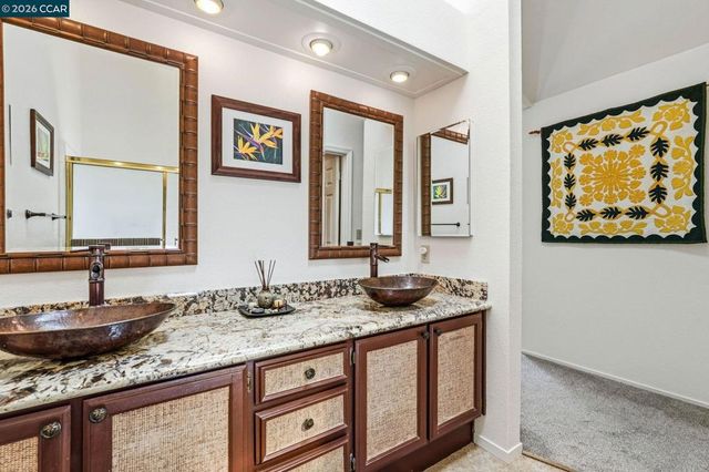 54 Garden View Ln, Pleasant Hill, CA 94523