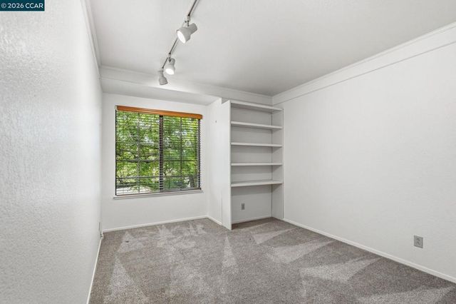 54 Garden View Ln, Pleasant Hill, CA 94523