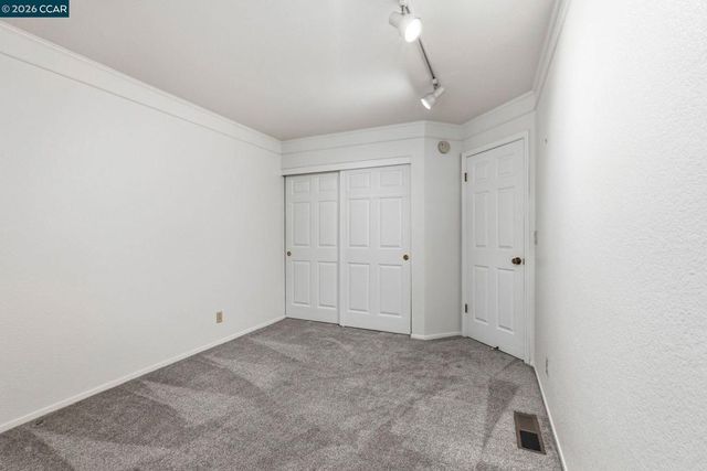 54 Garden View Ln, Pleasant Hill, CA 94523