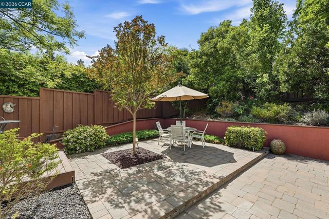 54 Garden View Ln, Pleasant Hill, CA 94523