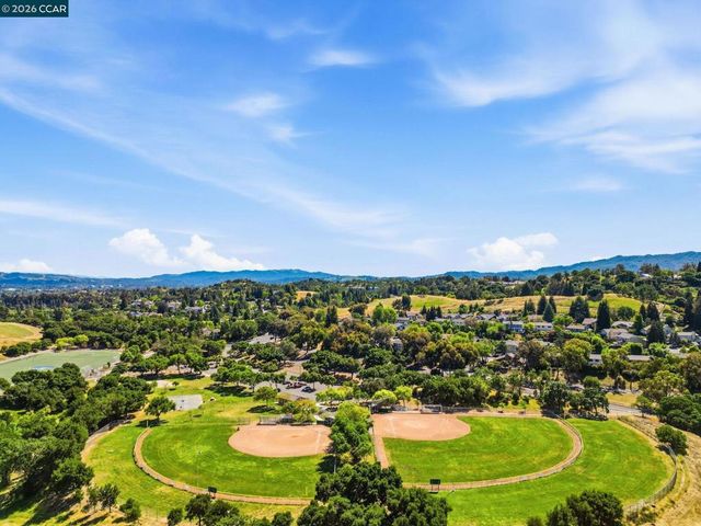 54 Garden View Ln, Pleasant Hill, CA 94523