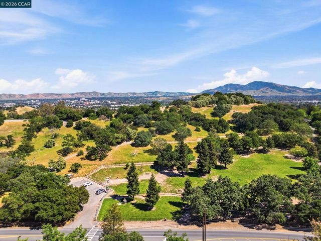 54 Garden View Ln, Pleasant Hill, CA 94523