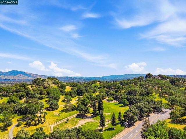 54 Garden View Ln, Pleasant Hill, CA 94523