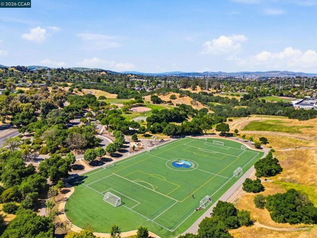 54 Garden View Ln, Pleasant Hill, CA 94523