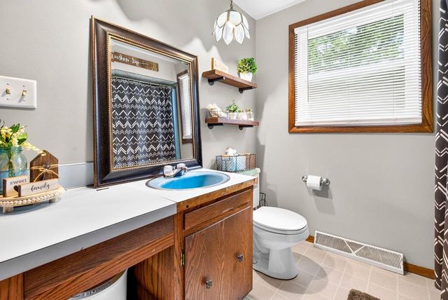 1013 E KIMBERLY AVENUE, Kimberly, WI 54136