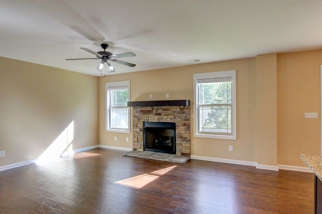 1261 Gentry Dr, Clarksville, TN 37043