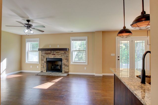 1261 Gentry Dr, Clarksville, TN 37043