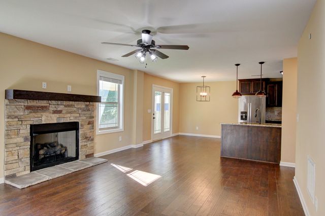 1261 Gentry Dr, Clarksville, TN 37043