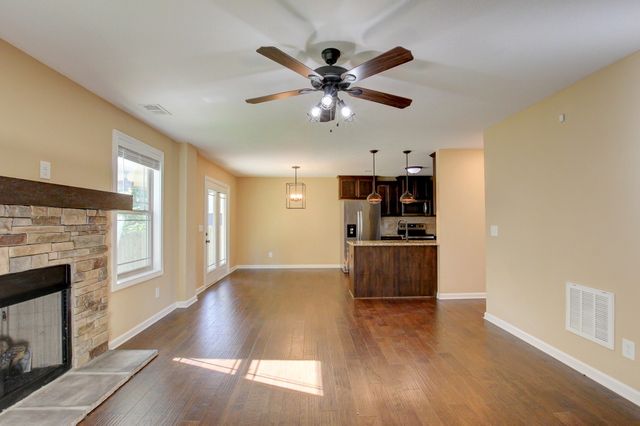 1261 Gentry Dr, Clarksville, TN 37043