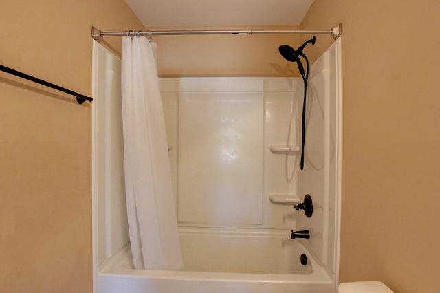 1261 Gentry Dr, Clarksville, TN 37043