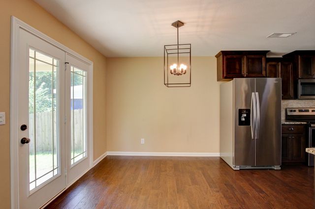 1261 Gentry Dr, Clarksville, TN 37043