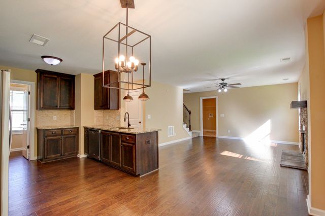 1261 Gentry Dr, Clarksville, TN 37043