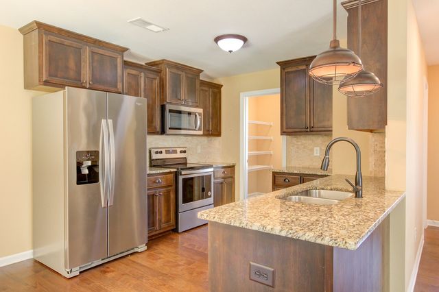 1261 Gentry Dr, Clarksville, TN 37043