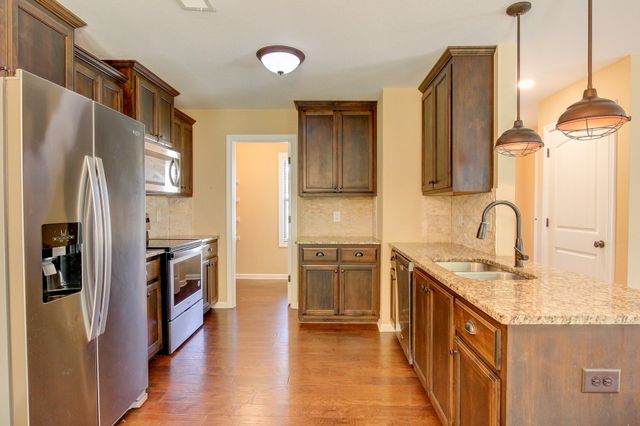 1261 Gentry Dr, Clarksville, TN 37043