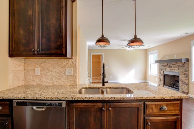 1261 Gentry Dr, Clarksville, TN 37043