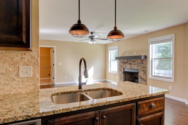 1261 Gentry Dr, Clarksville, TN 37043