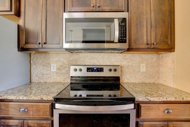 1261 Gentry Dr, Clarksville, TN 37043