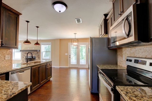 1261 Gentry Dr, Clarksville, TN 37043