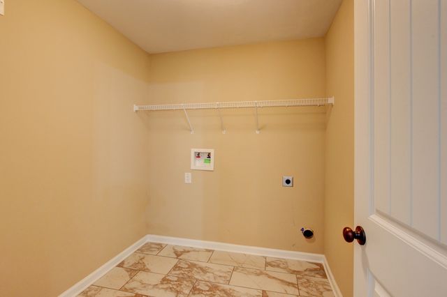 1261 Gentry Dr, Clarksville, TN 37043