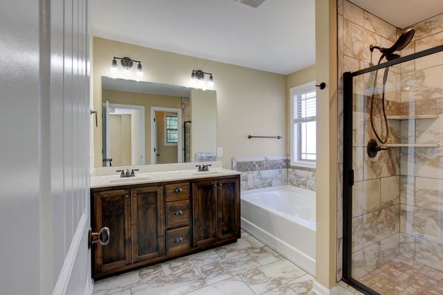 1261 Gentry Dr, Clarksville, TN 37043