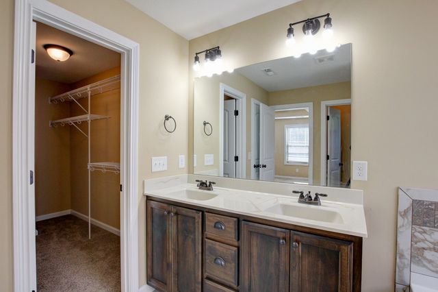 1261 Gentry Dr, Clarksville, TN 37043