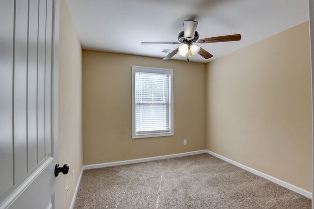 1261 Gentry Dr, Clarksville, TN 37043