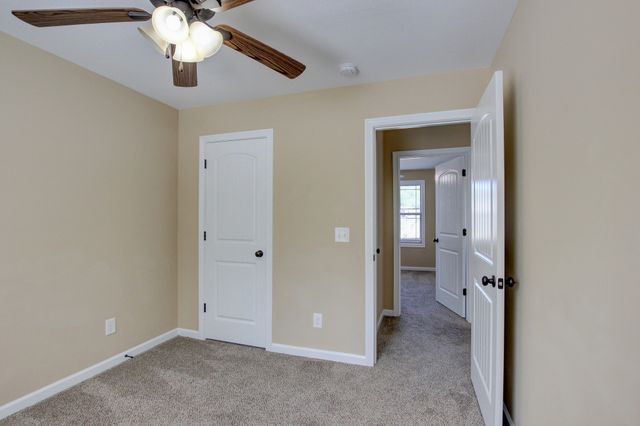 1261 Gentry Dr, Clarksville, TN 37043