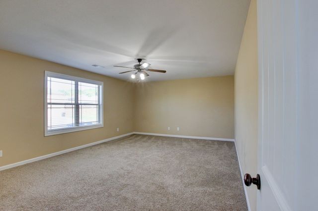 1261 Gentry Dr, Clarksville, TN 37043