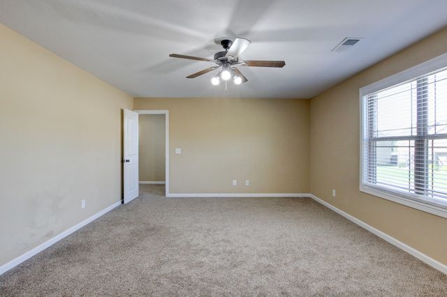 1261 Gentry Dr, Clarksville, TN 37043