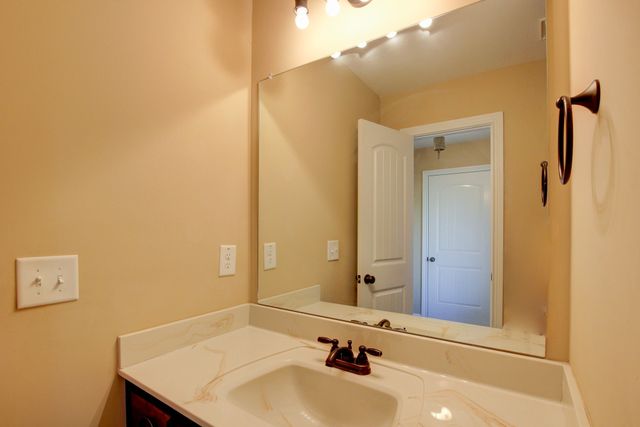 1261 Gentry Dr, Clarksville, TN 37043