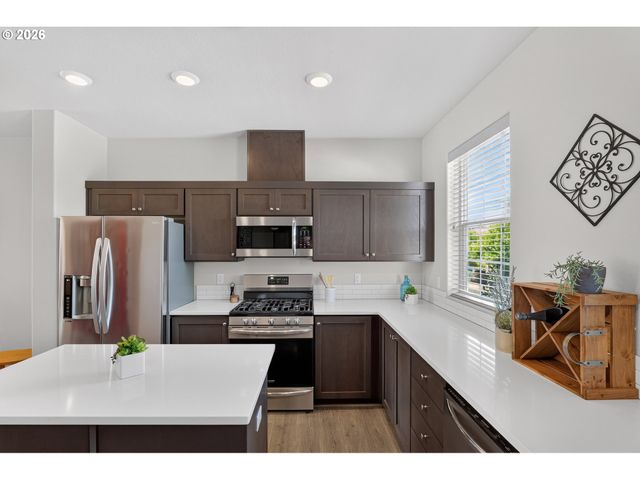 28704 Sw VILLEBOIS Dr, Wilsonville, OR 97070