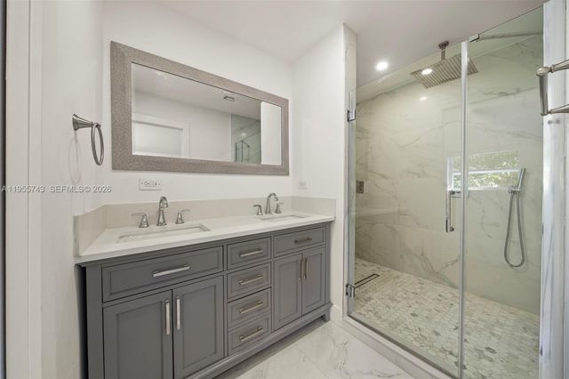 3166 Royal Palm Ave, Miami Beach, FL 33140