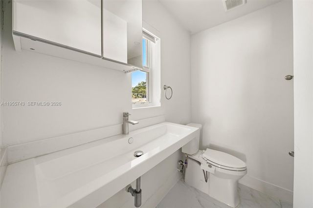 3166 Royal Palm Ave, Miami Beach, FL 33140