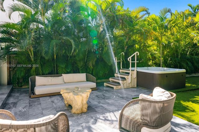 3166 Royal Palm Ave, Miami Beach, FL 33140