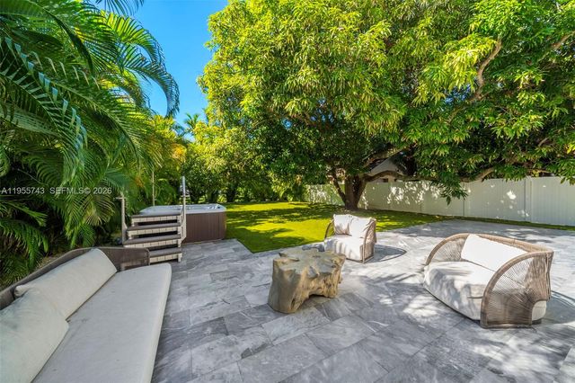 3166 Royal Palm Ave, Miami Beach, FL 33140