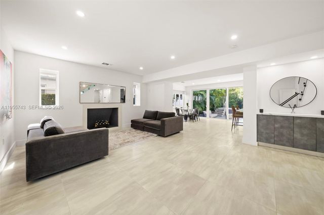 3166 Royal Palm Ave, Miami Beach, FL 33140