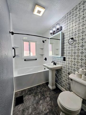 1126 Berkley Ave, Pueblo, CO 81004