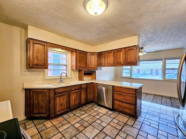 1126 Berkley Ave, Pueblo, CO 81004