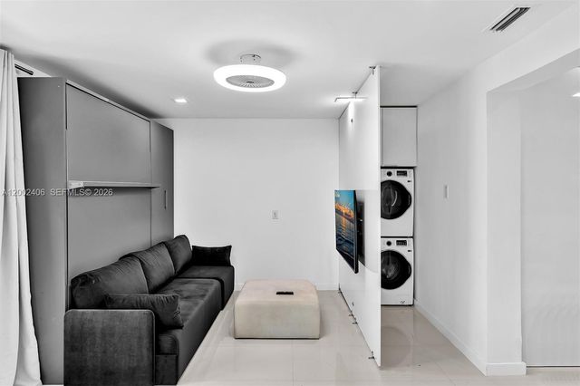 1002 10th St 1002, Miami Beach, FL 33139