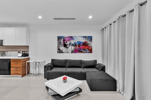 1002 10th St 1002, Miami Beach, FL 33139