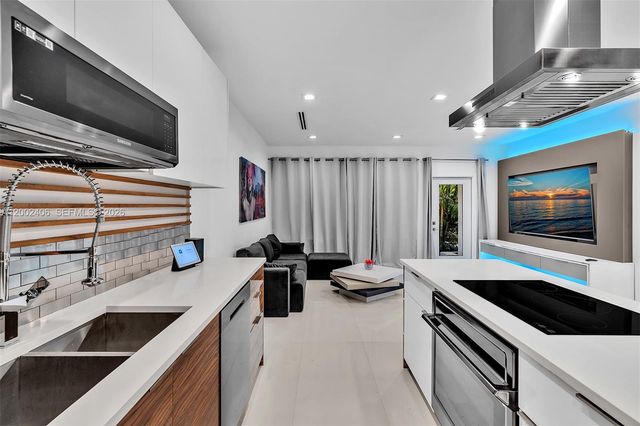 1002 10th St 1002, Miami Beach, FL 33139