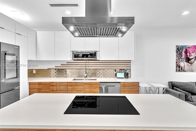 1002 10th St 1002, Miami Beach, FL 33139