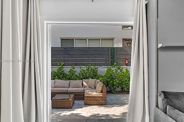 1002 10th St 1002, Miami Beach, FL 33139