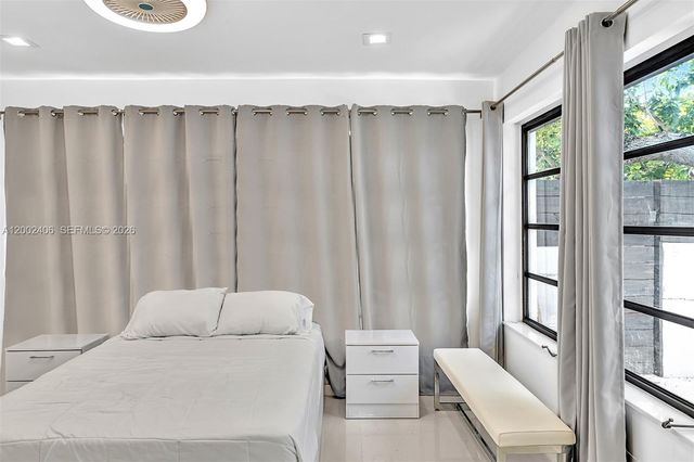 1002 10th St 1002, Miami Beach, FL 33139