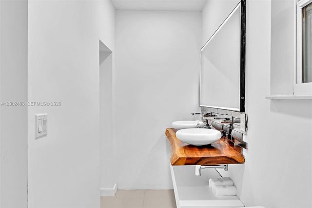 1002 10th St 1002, Miami Beach, FL 33139